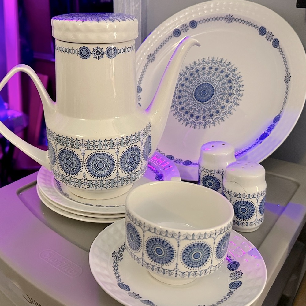 *VINTAGE* 1960s The Pondesa Castilian Collection Tea/Coffee set..